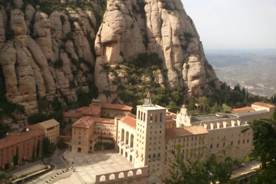 Easy Montserrat Guided Tour