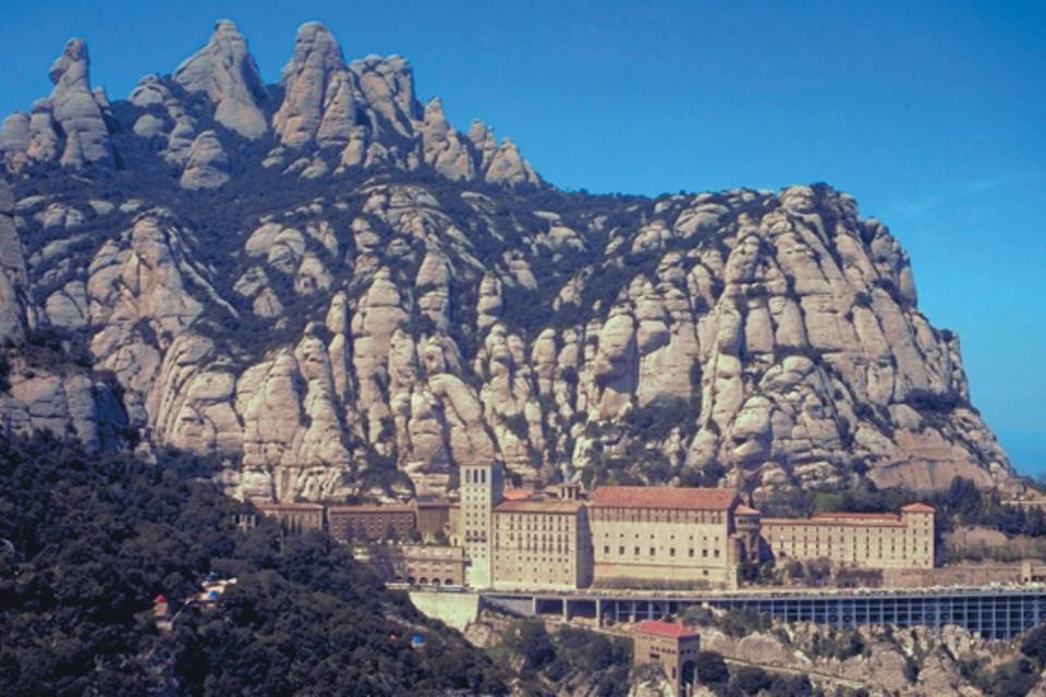 Easy Montserrat Guided Tour