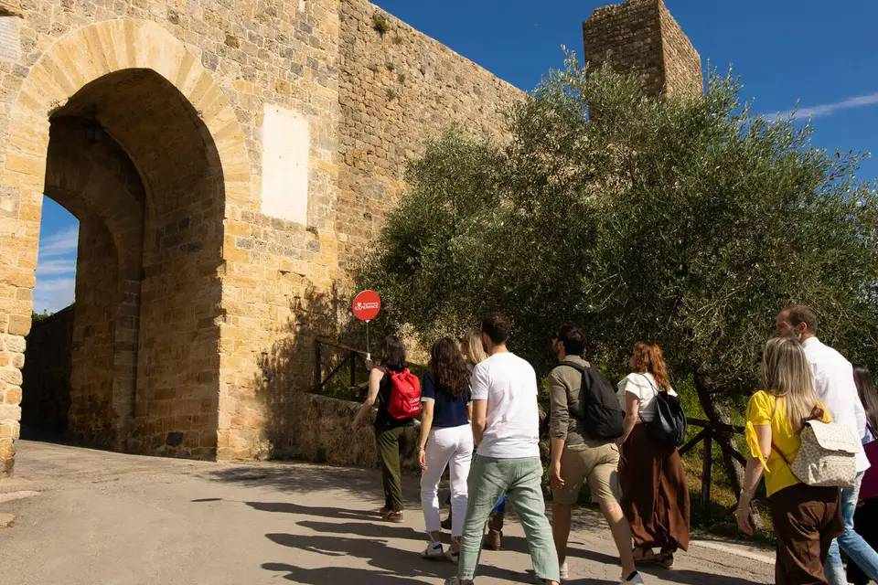 Medieval Tuscany Experience: Monteriggioni and Valdorcia