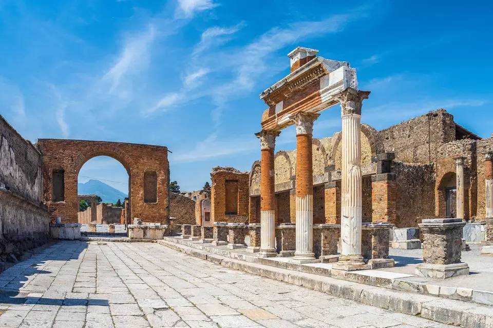 Naples and Pompeii Smart Day Tour from Rome