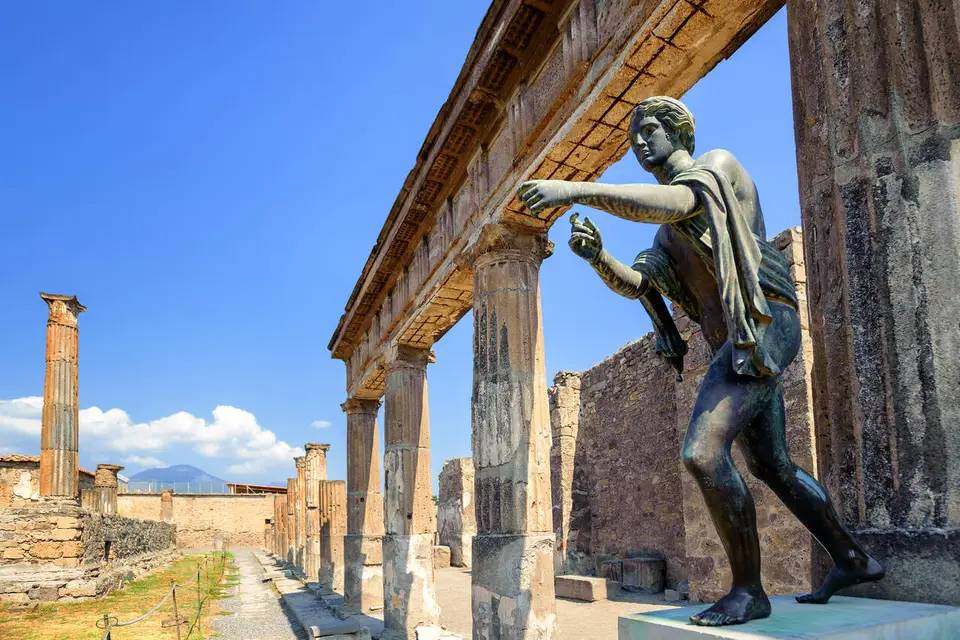 Naples and Pompeii Smart Day Tour from Rome