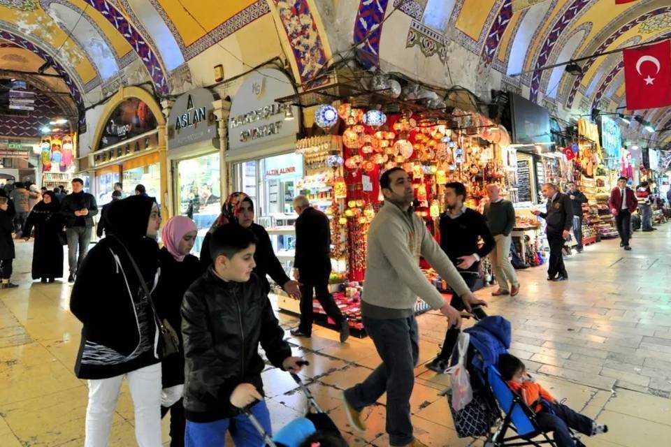Basilica Cistern, Bosphorus Cruise, Hagia Sophia, Blue Mosque and Grand Bazaar Guided Tour