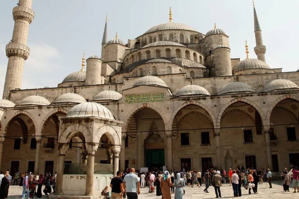 Basilica Cistern, Bosphorus Cruise, Hagia Sophia, Blue Mosque and Grand Bazaar Guided Tour