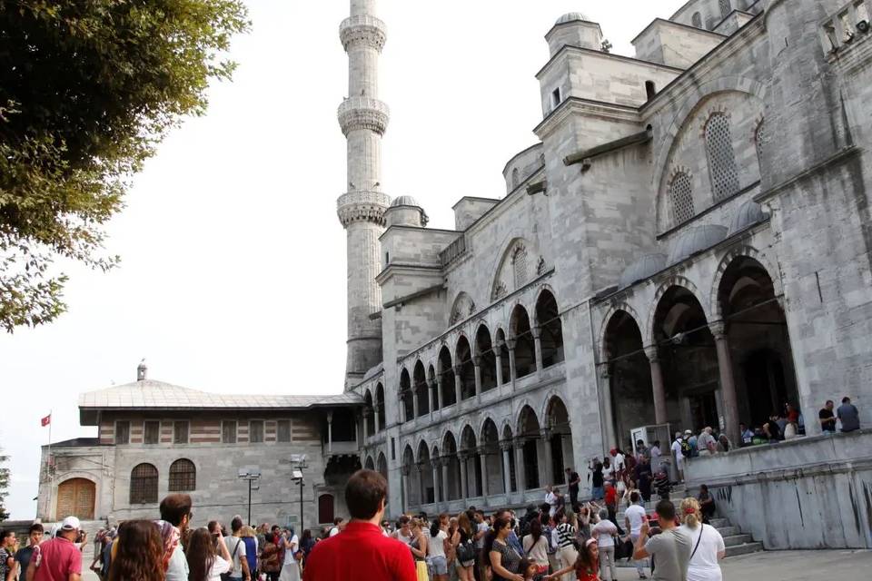 Hagia Sophia, Blue Mosque and Grand Bazaar Half Day Guided Small Group Tour with Pick up & Skip the Line Ticket