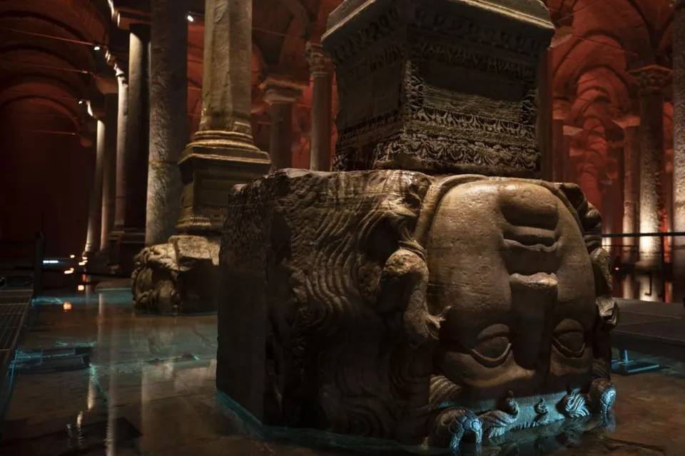 Basilica Cistern, Hagia Sophia, Blue Mosque and Grand Bazaar Tour with Live Guide