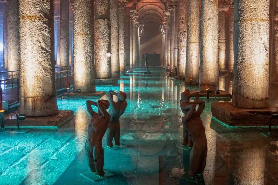 Basilica Cistern, Hagia Sophia, Blue Mosque and Grand Bazaar Tour with Live Guide
