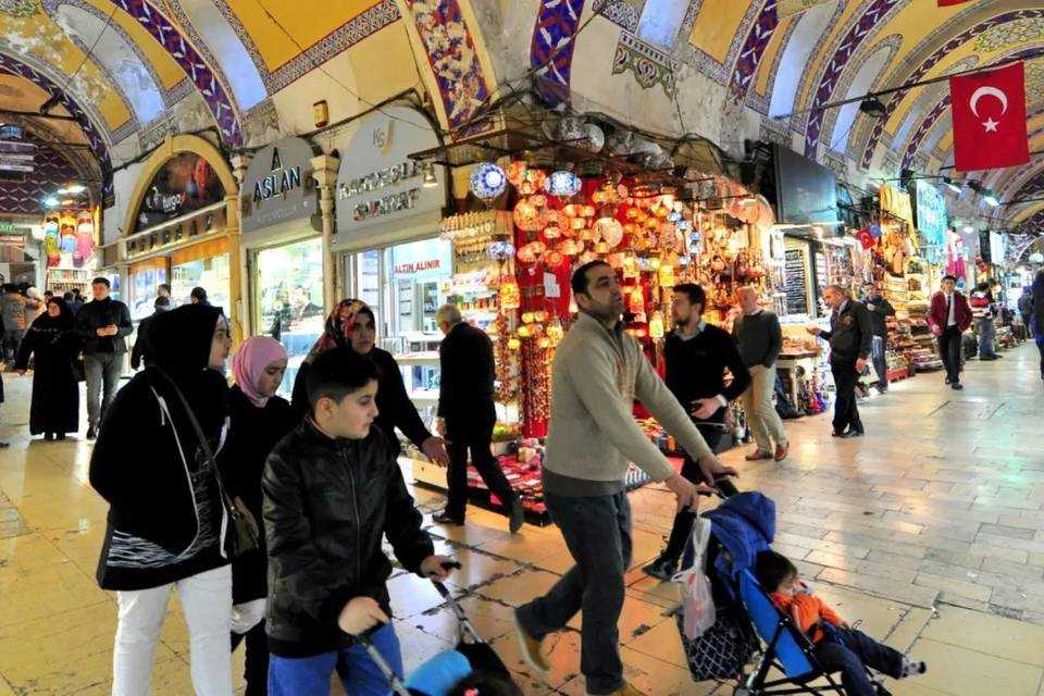 Basilica Cistern, Hagia Sophia, Blue Mosque and Grand Bazaar Tour with Live Guide