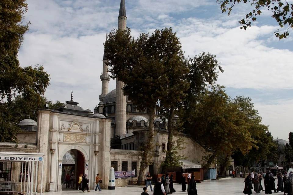 Bosphorus Cruise, Golden Horn Bus Tour and Cable Car Ticket with Live Guide