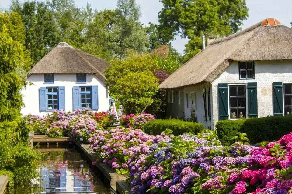 Day Trip to Giethoorn Including Canal Cruise Tourd