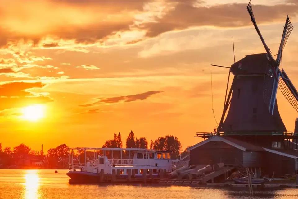 Half Day Tour to the Windmill Village - Zaanse Schans
