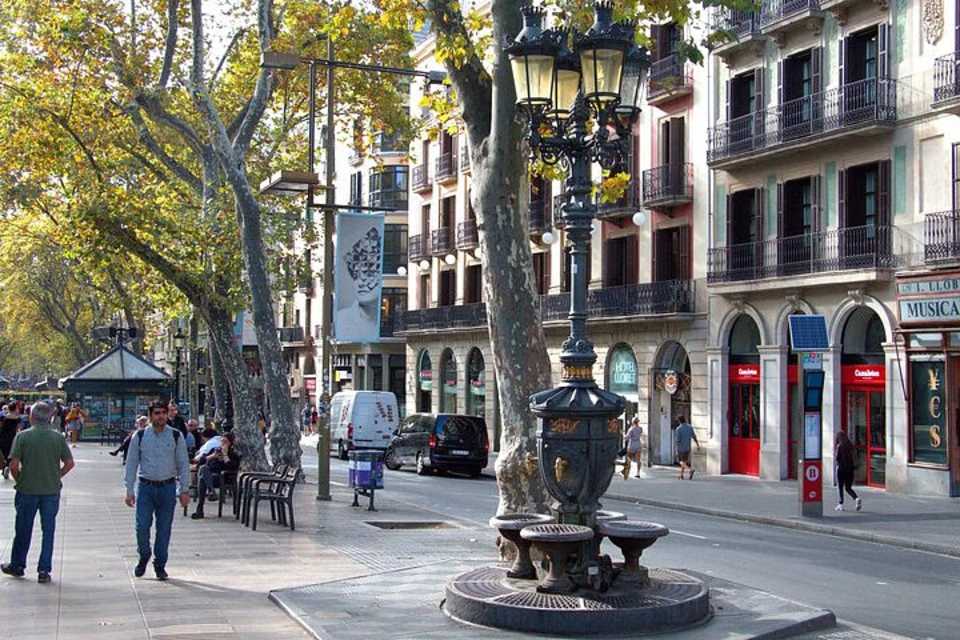 Barcelona Walking Tour: El Raval and the Gothic Quarter's Landmarks and Legends