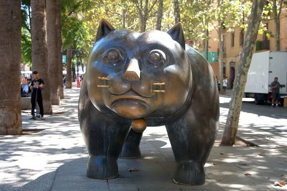 Barcelona Walking Tour: El Raval and the Gothic Quarter's Landmarks and Legends