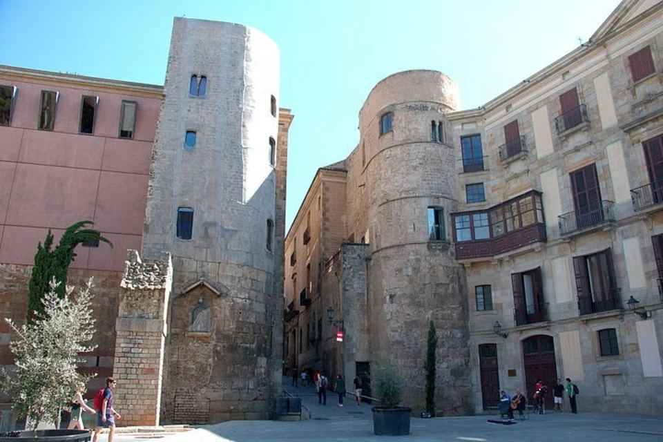 Barcelona Walking Tour: El Raval and the Gothic Quarter's Landmarks and Legends