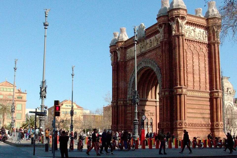 Barcelona Walking Tour: Landmarks and Legends of El Born and Ciutadella Park