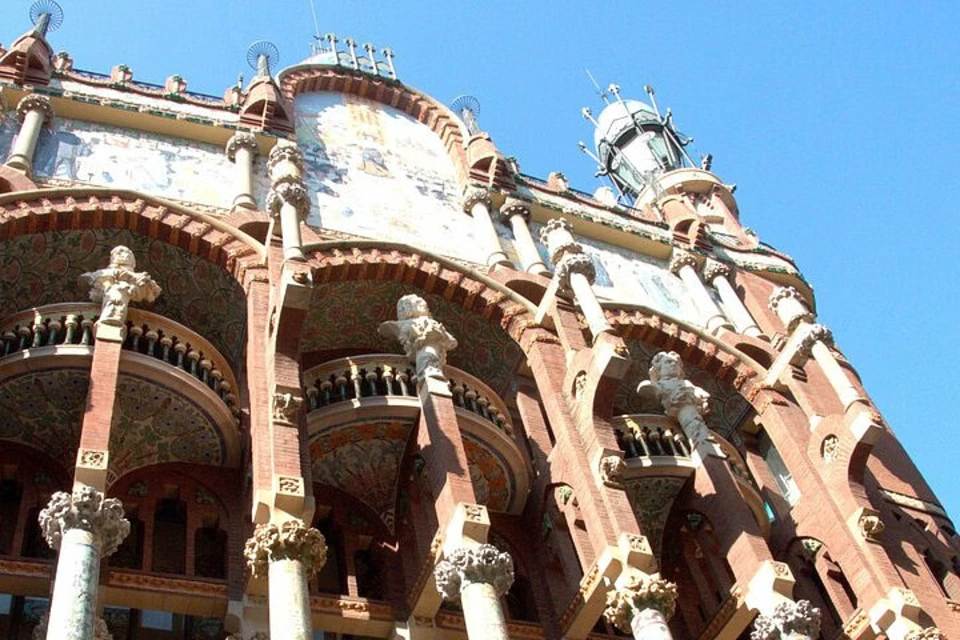 Barcelona Walking Tour: Landmarks and Legends of El Born and Ciutadella Park