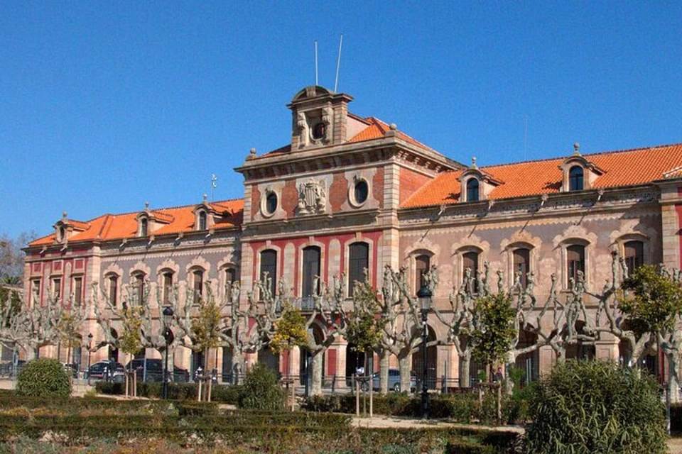 Barcelona Walking Tour: Landmarks and Legends of El Born and Ciutadella Park