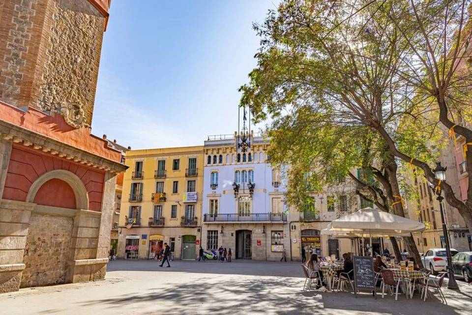 Catalan Culture Tour: A Guide to Barcelona's Gracia District