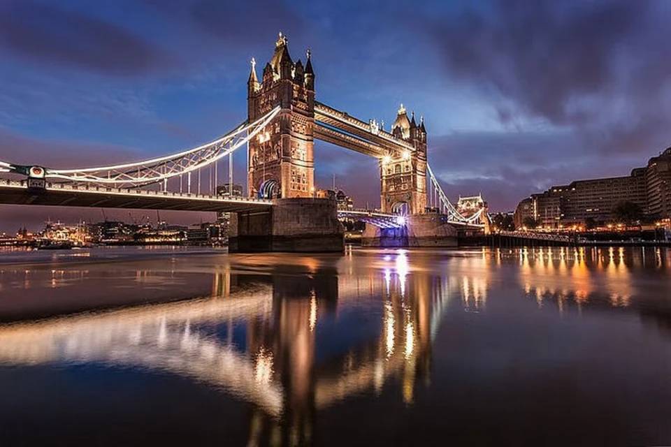 The City Through the Centuries Tour