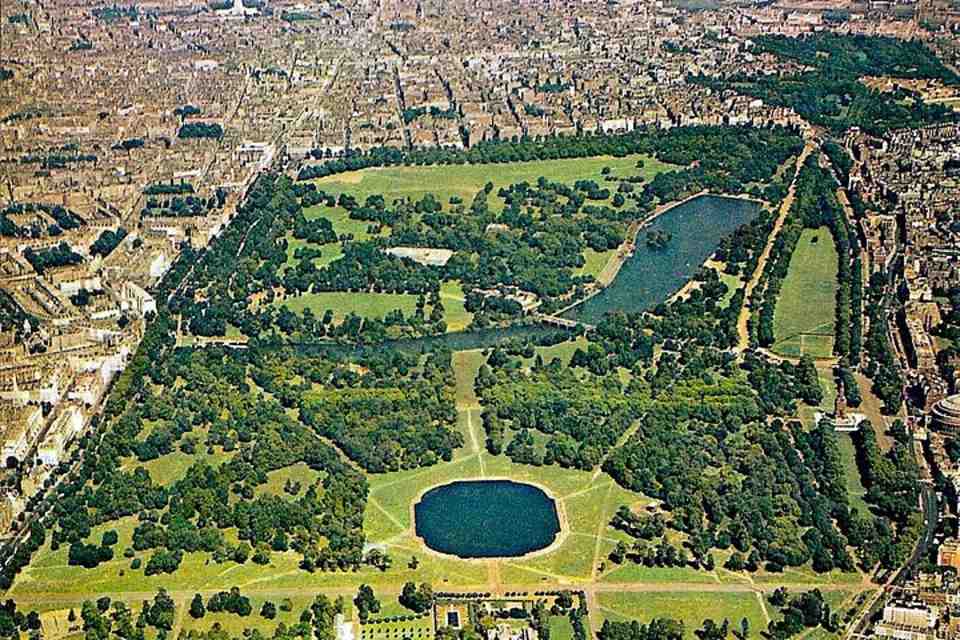 Hyde Park and Kensington Gardens Tour: Royalty, Relaxation and Rebellion