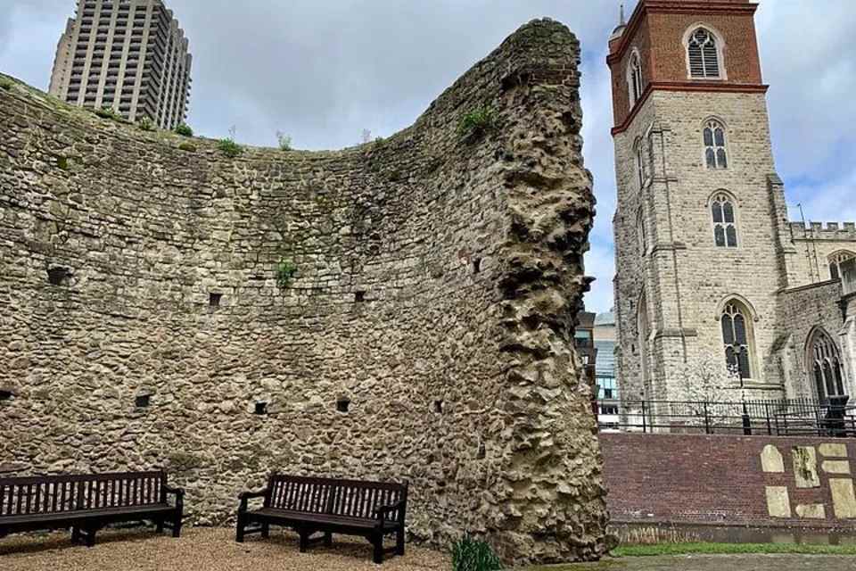 Londinium's Footprint: Roman Wall Walk Tour