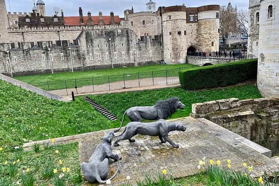 Londinium's Footprint: Roman Wall Walk Tour