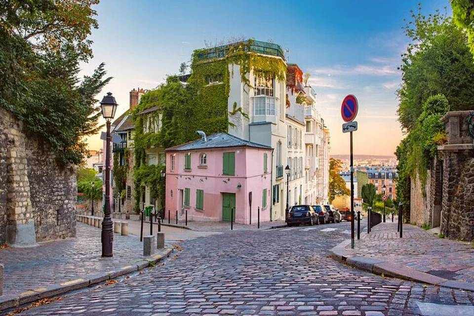 Montmartre : More than Meets the Eye Tour