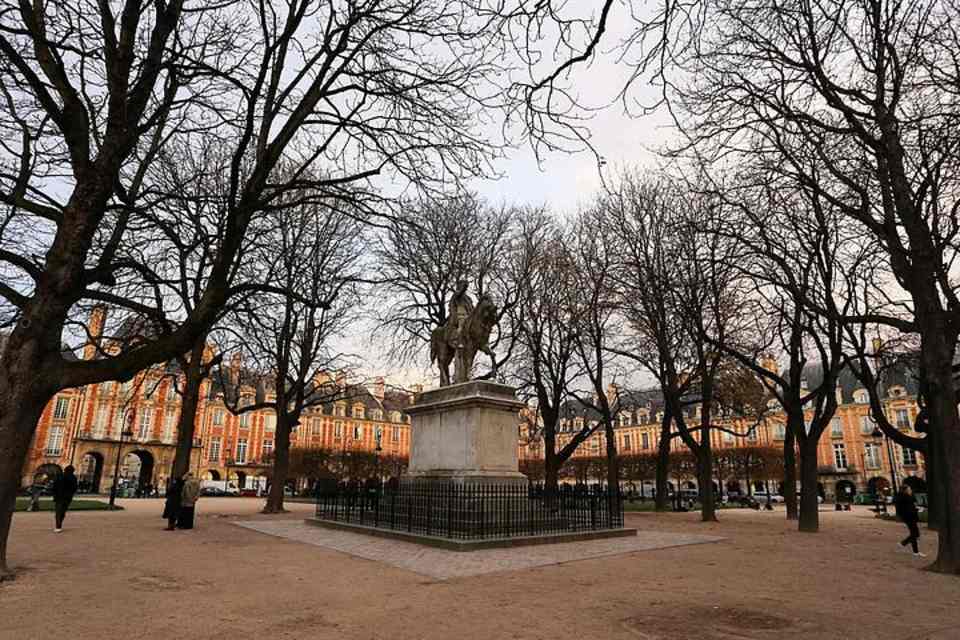 Le Marais: The Paris Neighborhood Tour