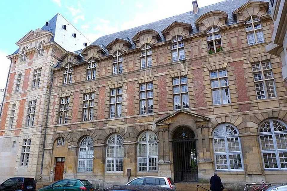 Saint Germain des Pres: An Authentic Paris Neighborhood Tour