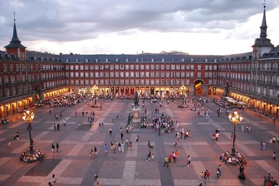 History with a side of Tapas: A local's Madrid Tour
