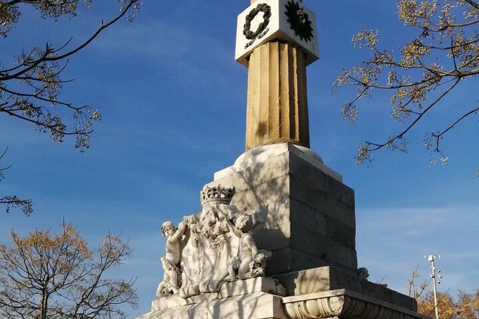 Madrid Walking Tour: Manzanares River’s Story from Prehistory to Popular Park