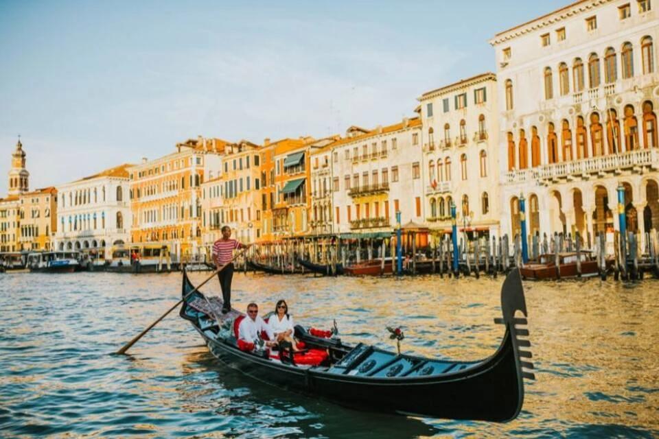 Venice Guided Walking Tour with Gondola Ride