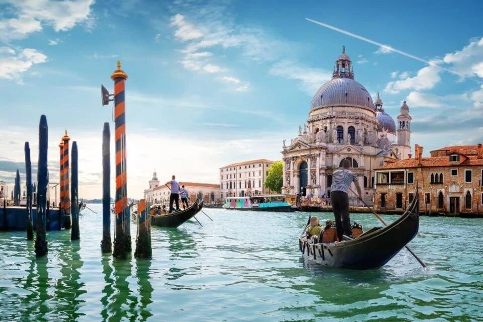 Venice Walking Tour with Gondola Ride