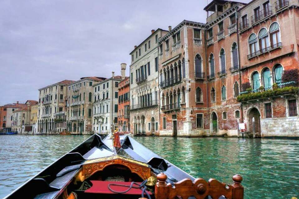 Venice Walking Tour with Gondola Ride