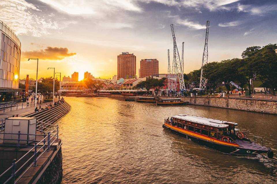 Marina Bay Night Walk : Spectra, Garden Rhapsody, Satay by the Bay