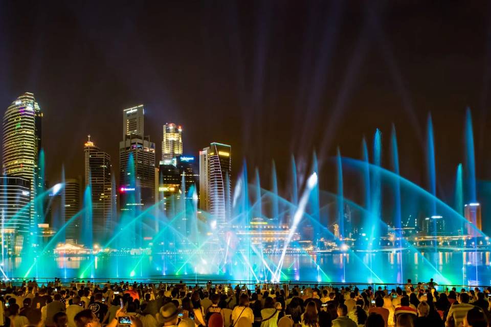 Marina Bay Night Walk : Spectra, Garden Rhapsody, Satay by the Bay