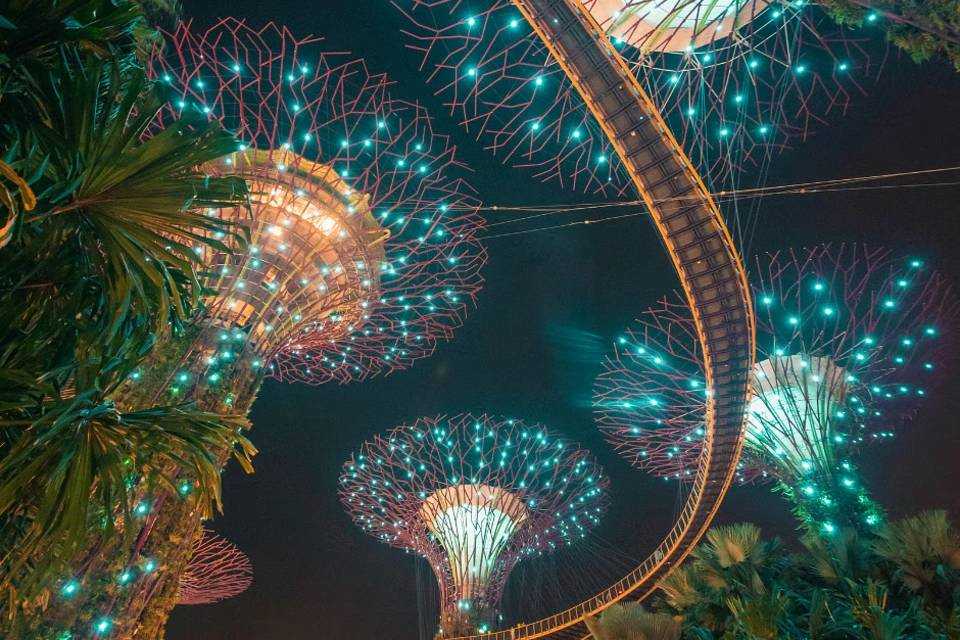 Marina Bay Night Walk : Spectra, Garden Rhapsody, Satay by the Bay