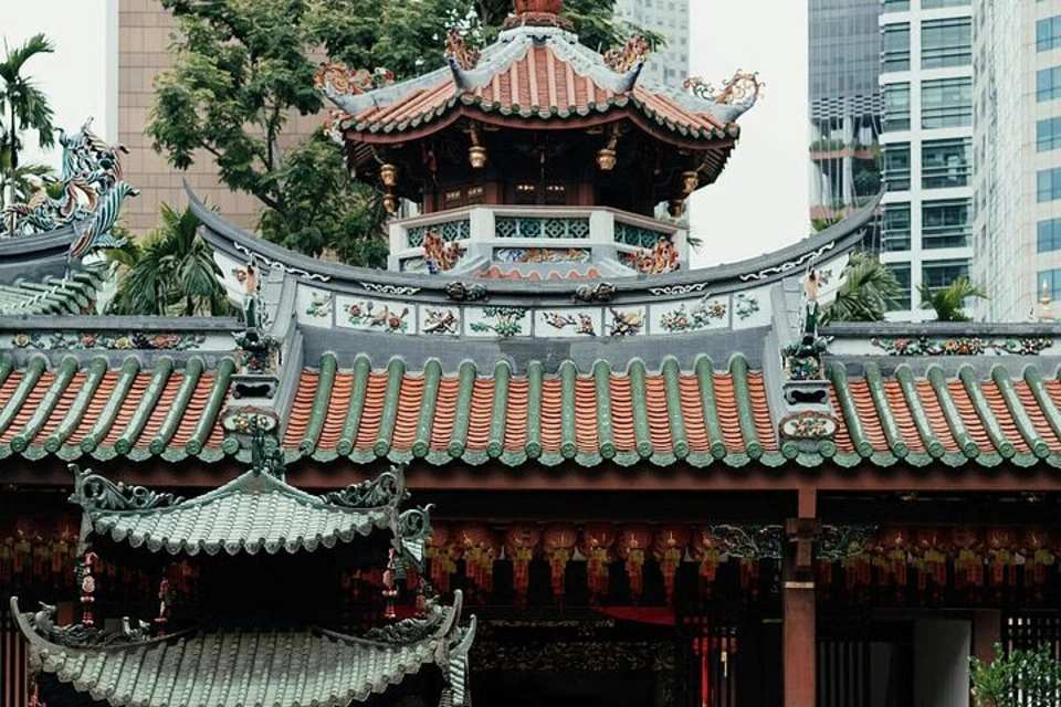 Walking Tour to Singapore's Bay Wonders and Heritage Tales