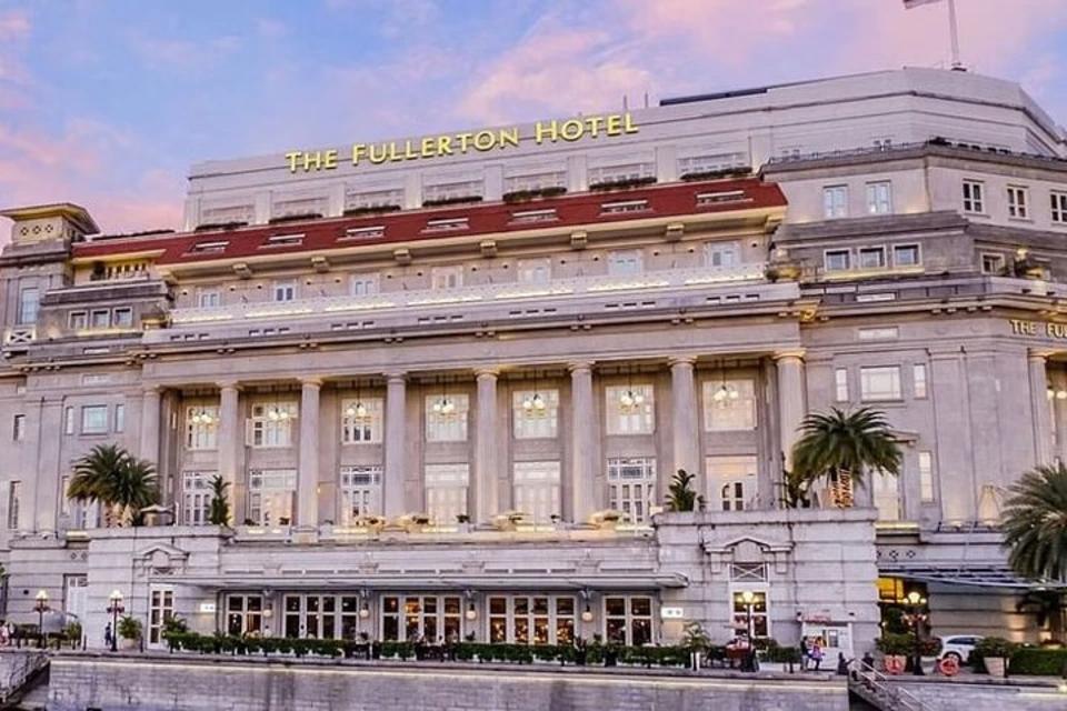 Walking Tour to Singapore's Bay Wonders and Heritage Tales