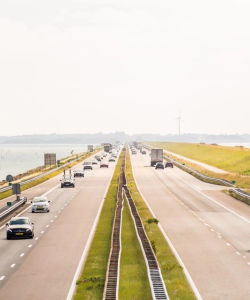 Full Day Tour to Giethoorn & Enclosing Dike (Afsluitdijk)