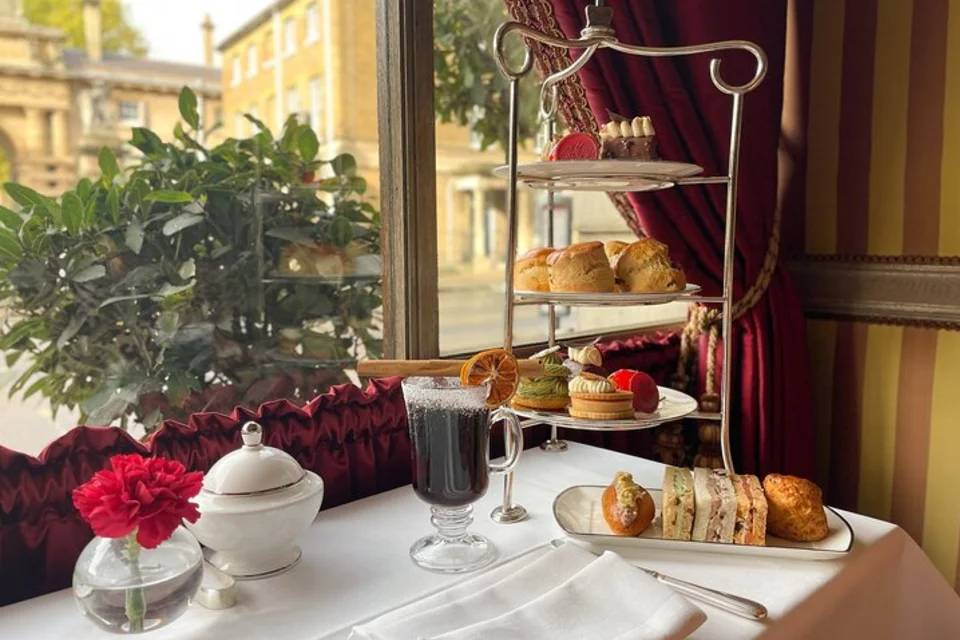 Royal London Tour with Afternoon Tea at the Rubens, at the Palace