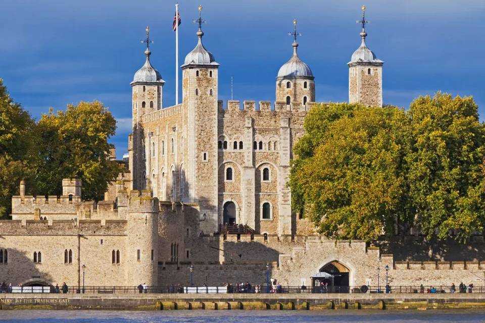 Crown Jewels of London Tour with River Cruise