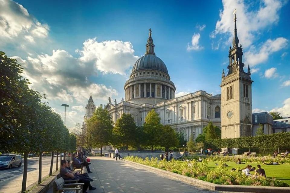 Crown Jewels of London Tour with River Cruise