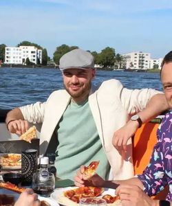 LOVERS Canal Cruise Including New York Pizza 