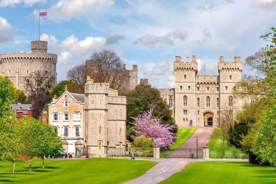 Stonehenge and Windsor Tour