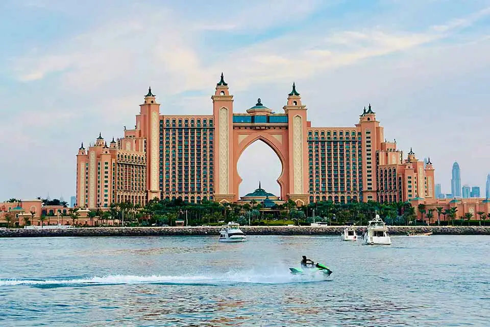 Dubai Yacht Midday Tour