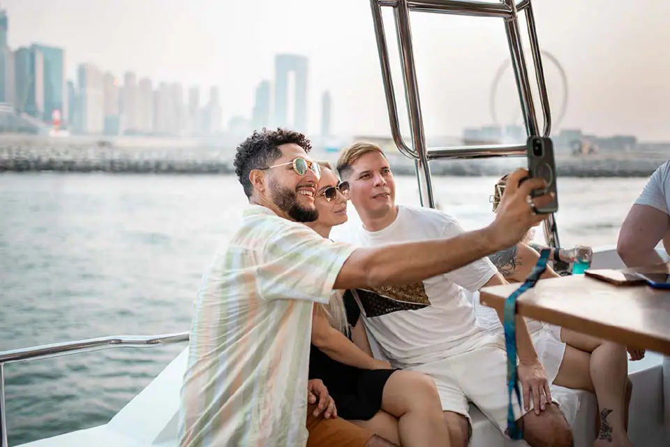 Dubai Yacht Midday Tour