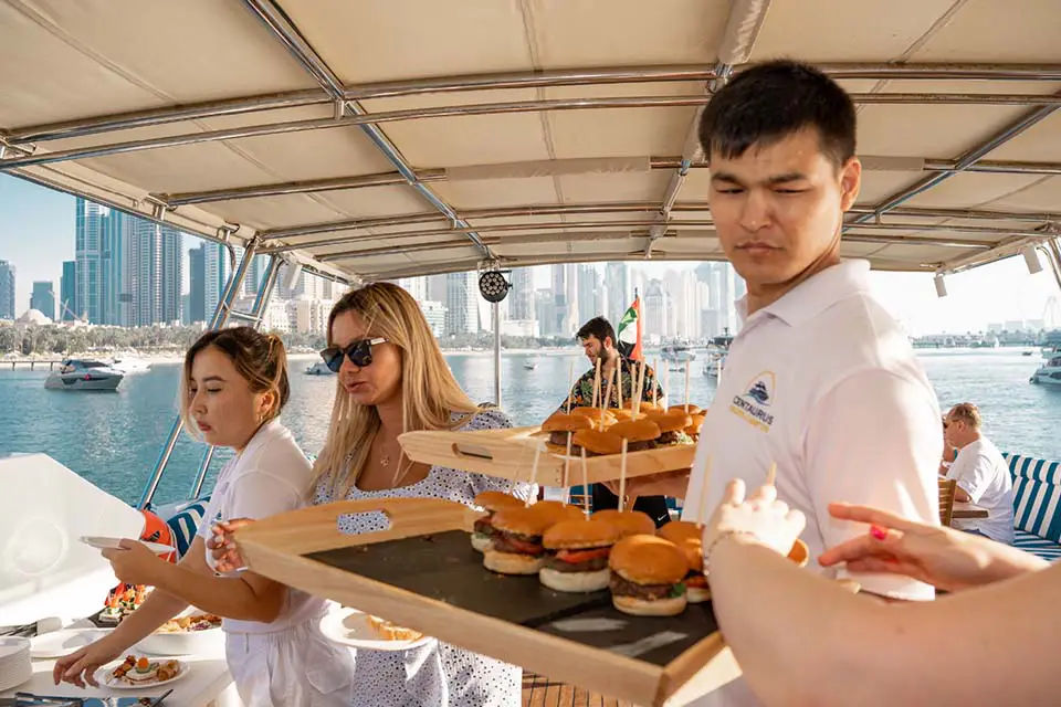 Dubai Yacht Midday Tour