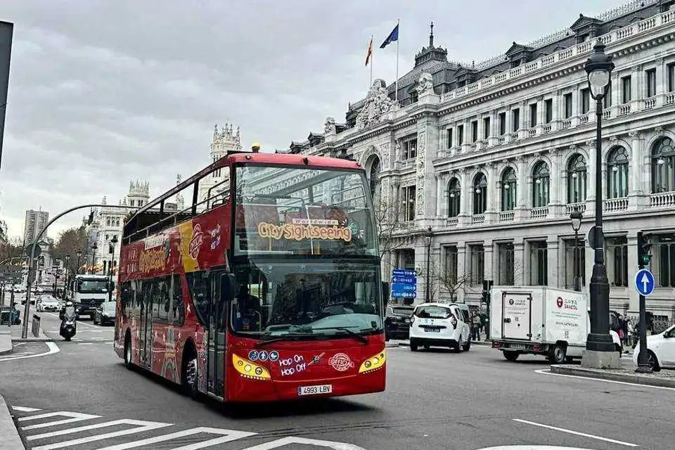 City Sightseeing: Madrid Panoramic Bus with Guided Walking Tour (Essential)
