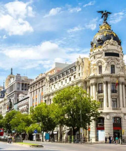 City Sightseeing: Madrid Panoramic Bus with Guided Walking Tour (Essential)