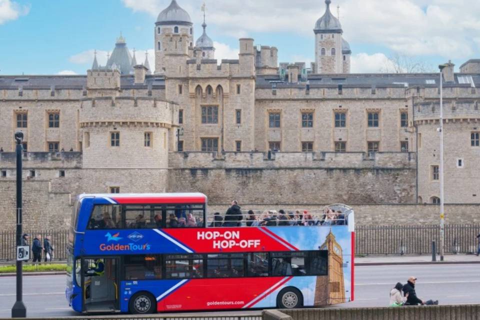 Golden Tours: London Hop-On, Hop-Off Bus Tour with Tastecard